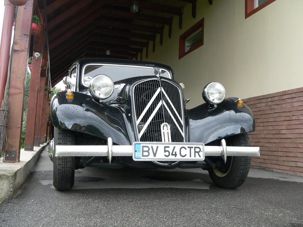Vila Old Cars Cristian  Exterior photo
